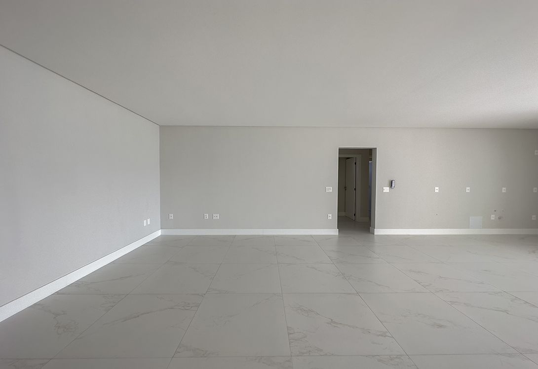 Apartamento à venda no Meia Praia: 