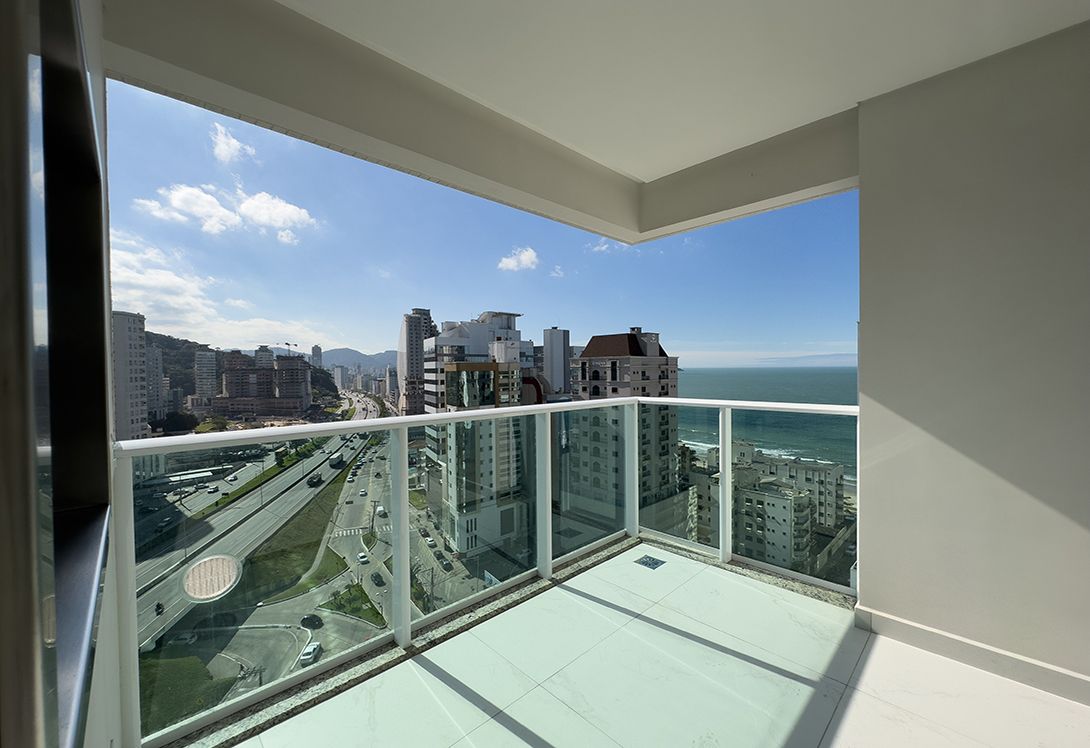 Apartamento à venda no Meia Praia: 