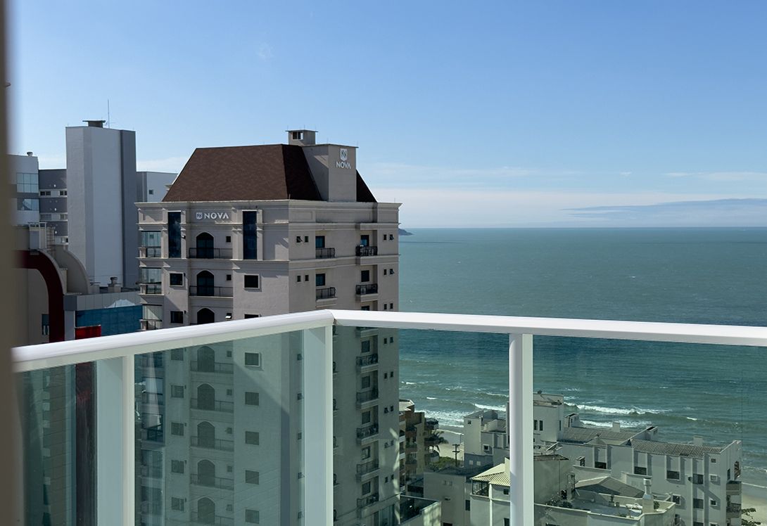 Apartamento à venda no Meia Praia: 