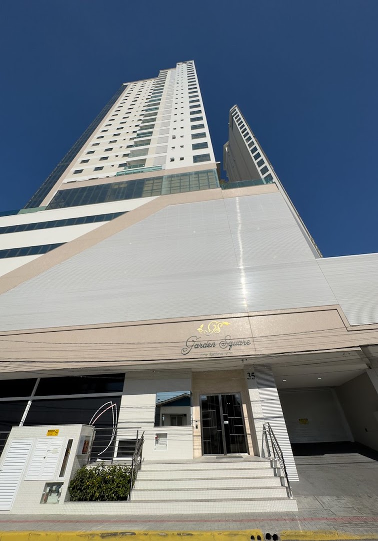 Apartamento à venda no Meia Praia: 