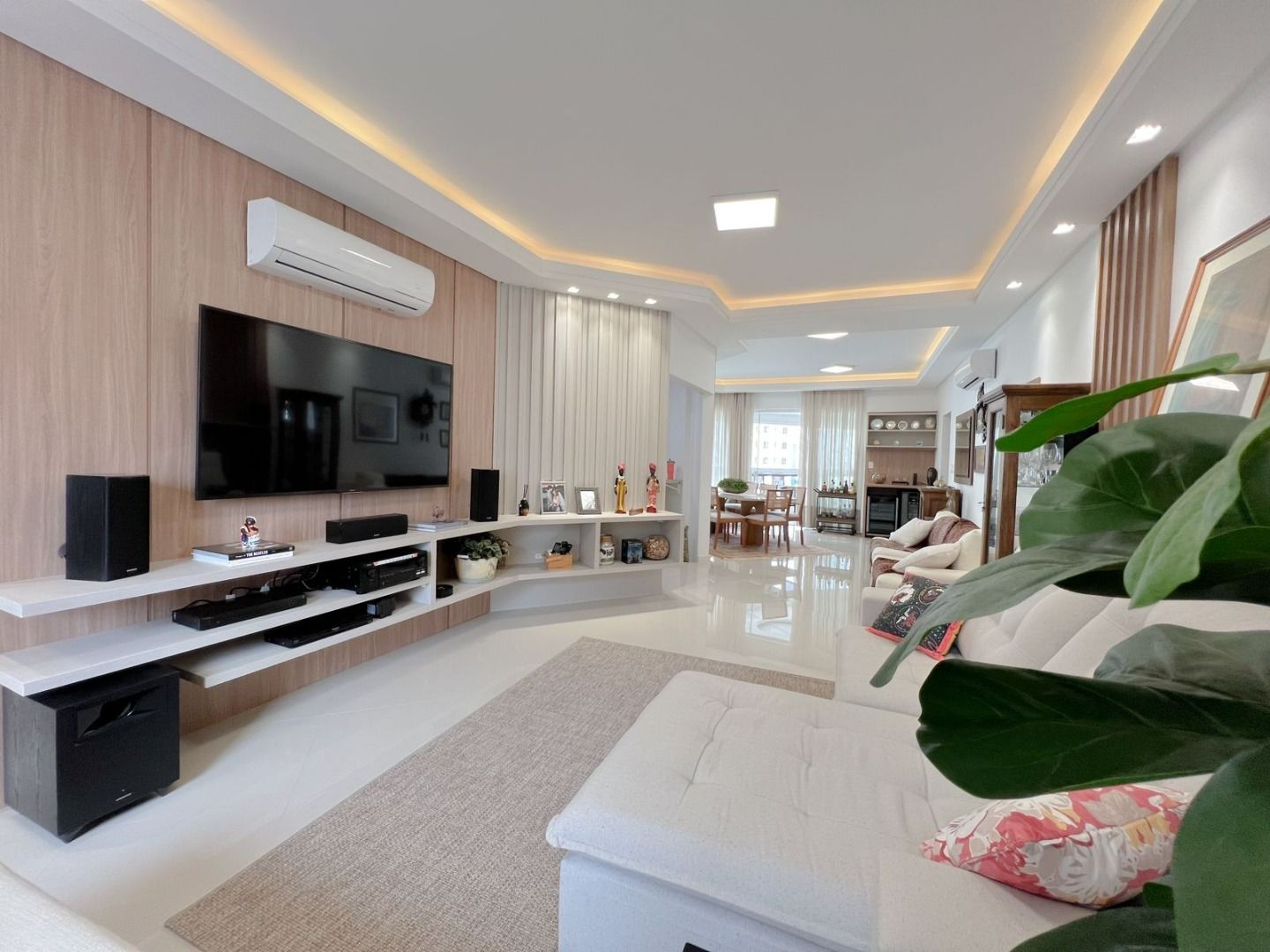 Apartamento à venda no Meia Praia: 