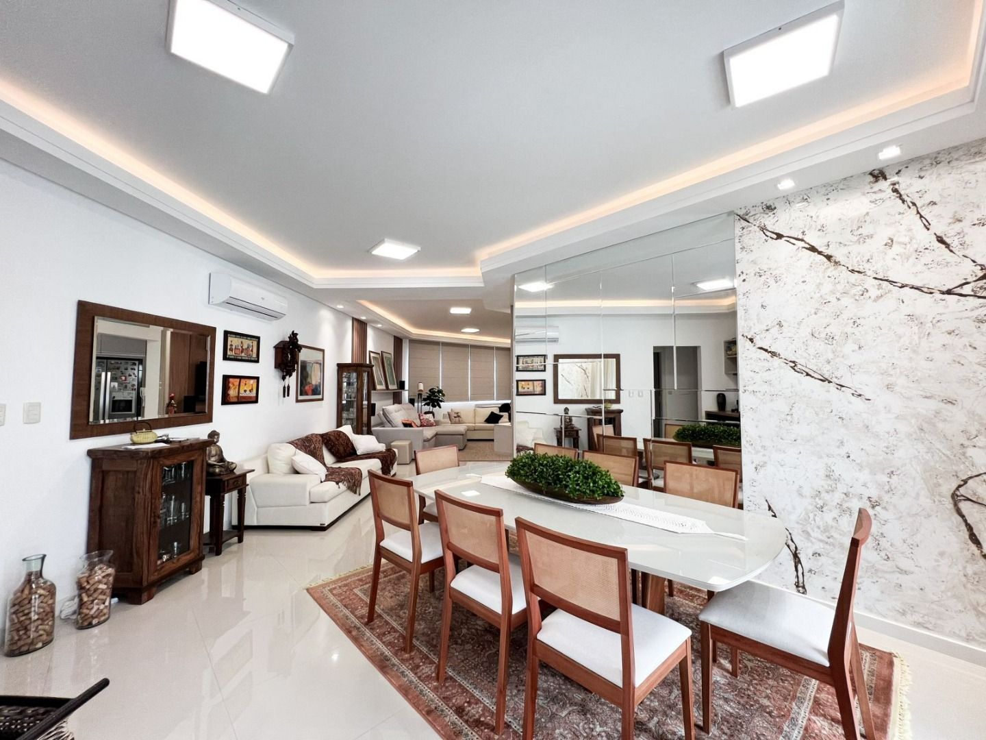 Apartamento à venda no Meia Praia: 