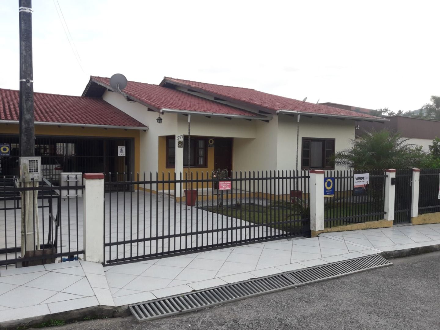 Casa à venda no Limoeiro: 