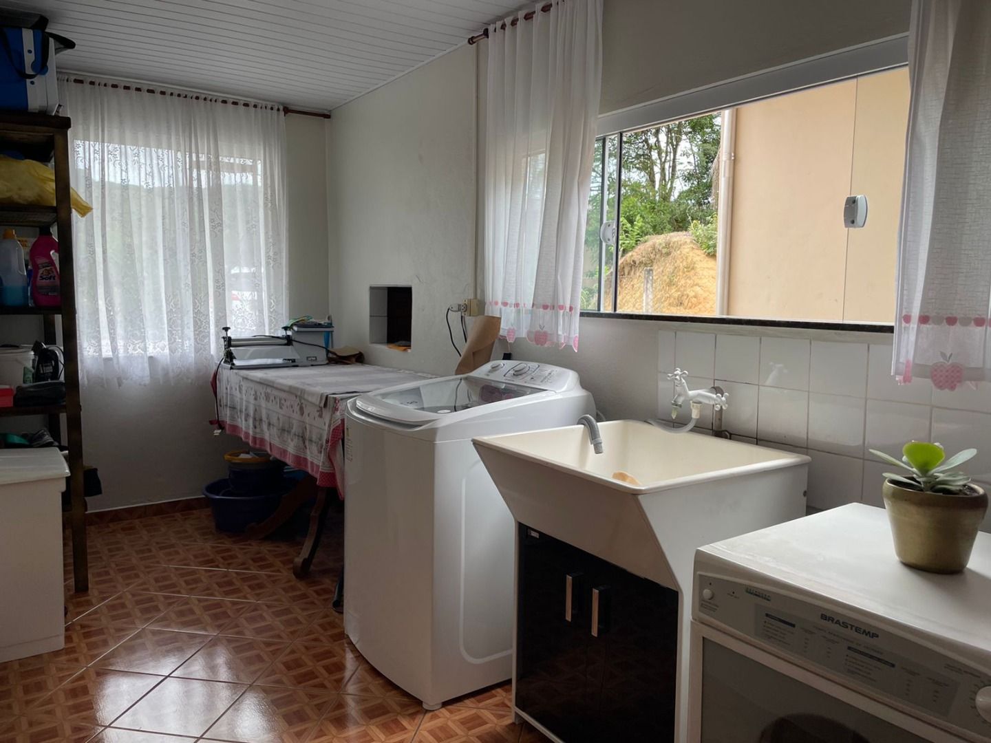 Casa à venda no Primeiro de Maio: 