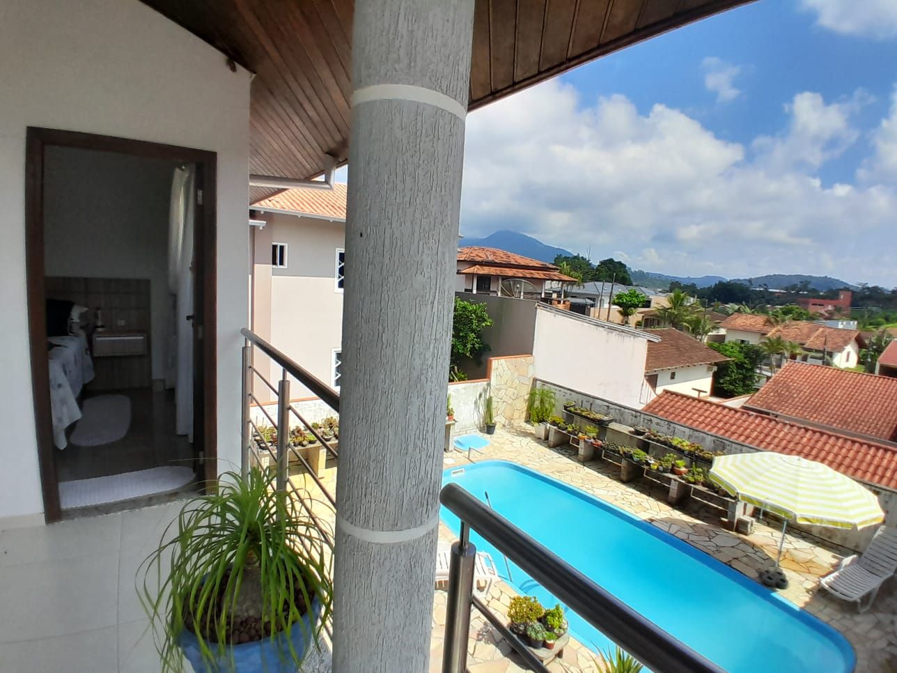 Casa à venda no Limoeiro: 