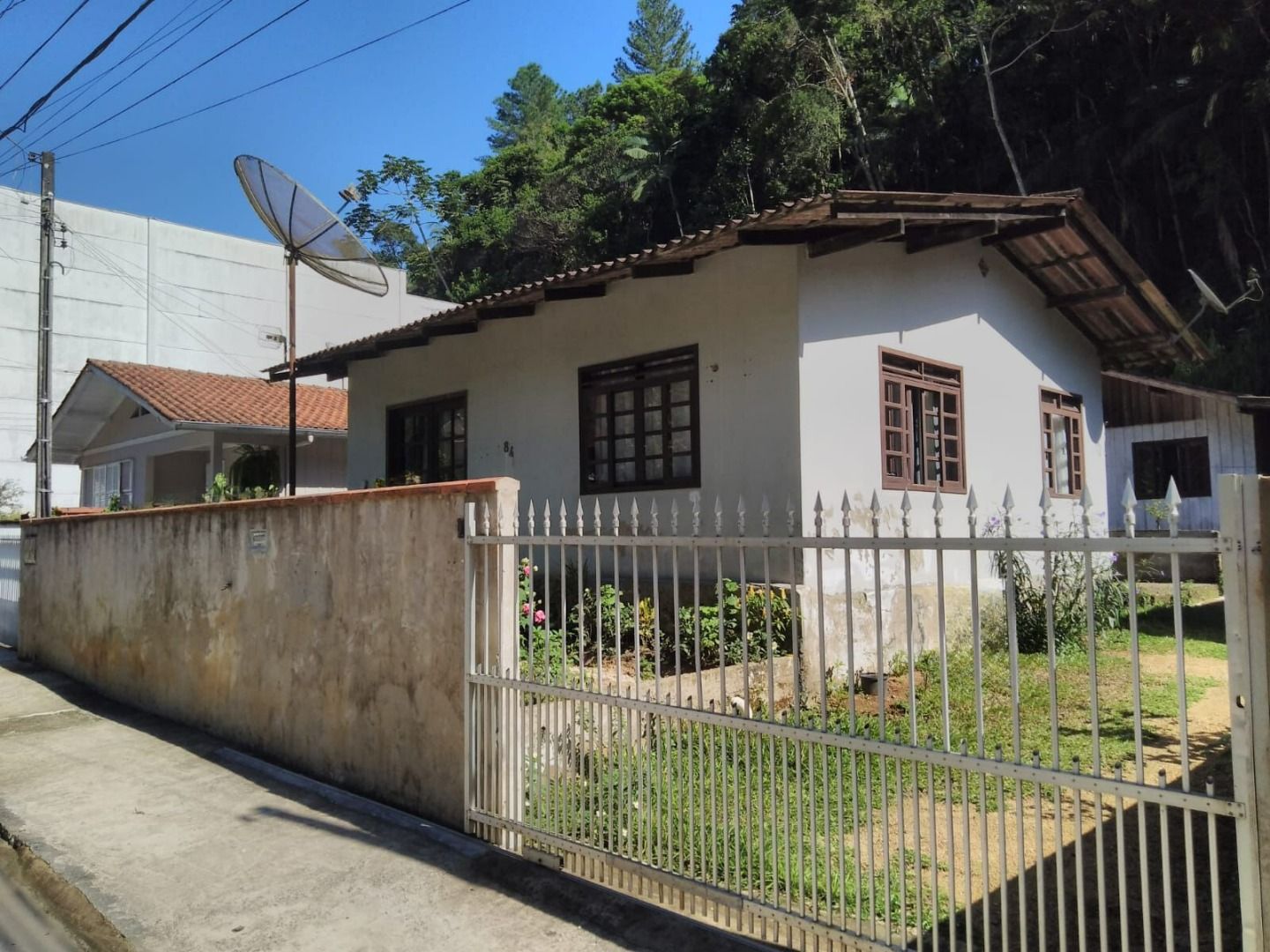 Casa à venda no Primeiro de Maio: 