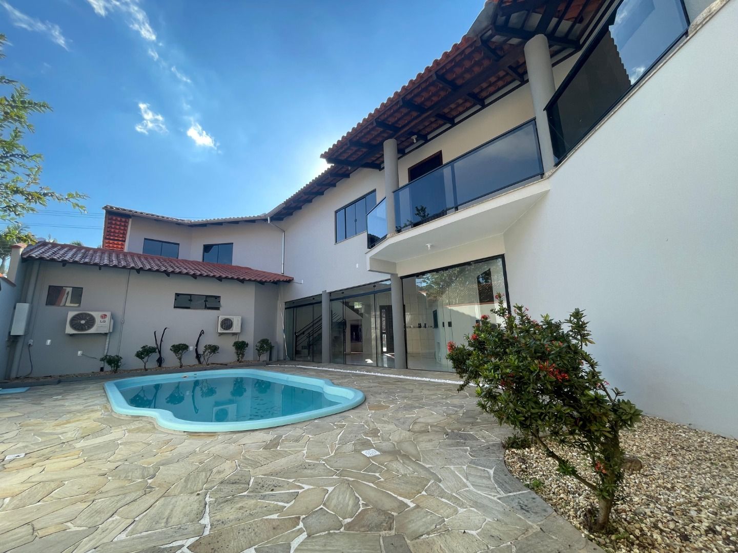 Casa à venda no Guarani: 