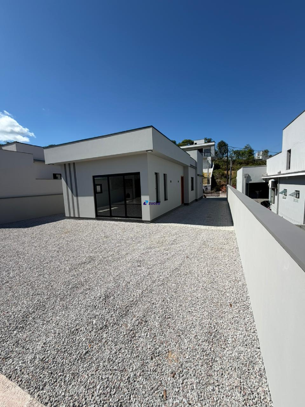 Casa à venda no Primeiro de Maio: 