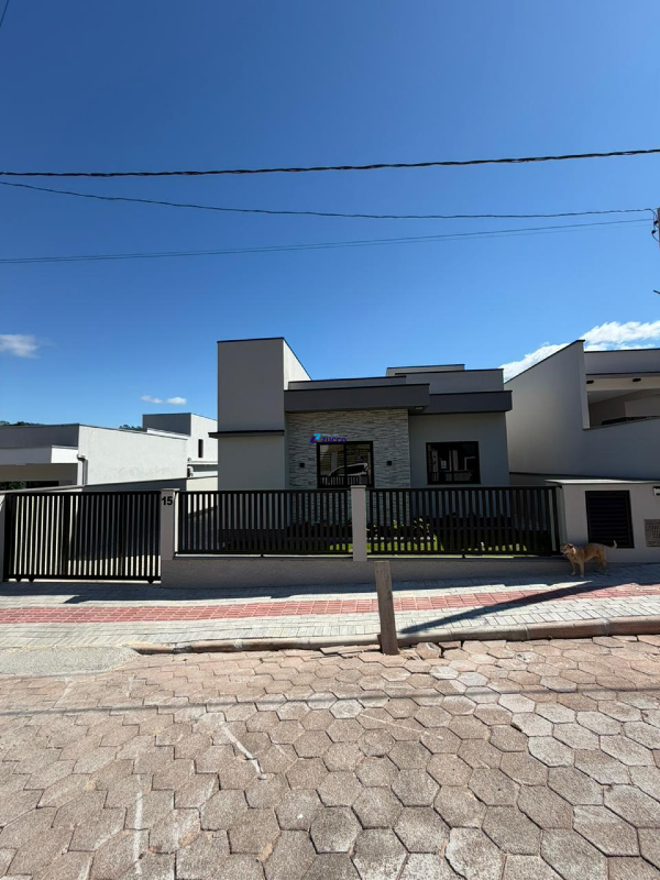 Casa à venda no Primeiro de Maio: 