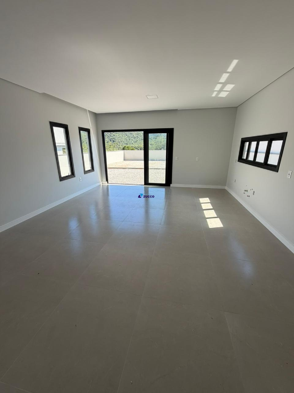 Casa à venda no Primeiro de Maio: 