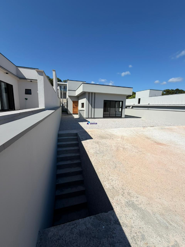 Casa à venda no Primeiro de Maio: 