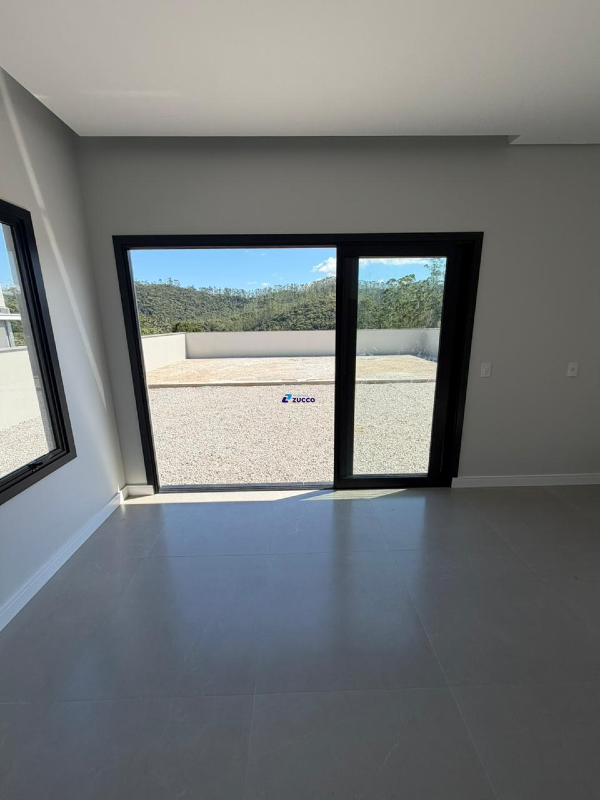 Casa à venda no Primeiro de Maio: 