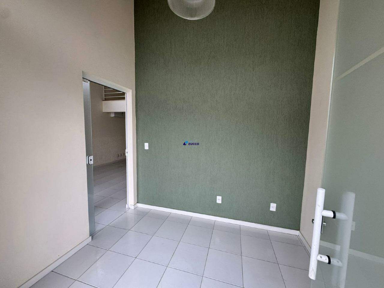 Sala para aluguel no Centro: 