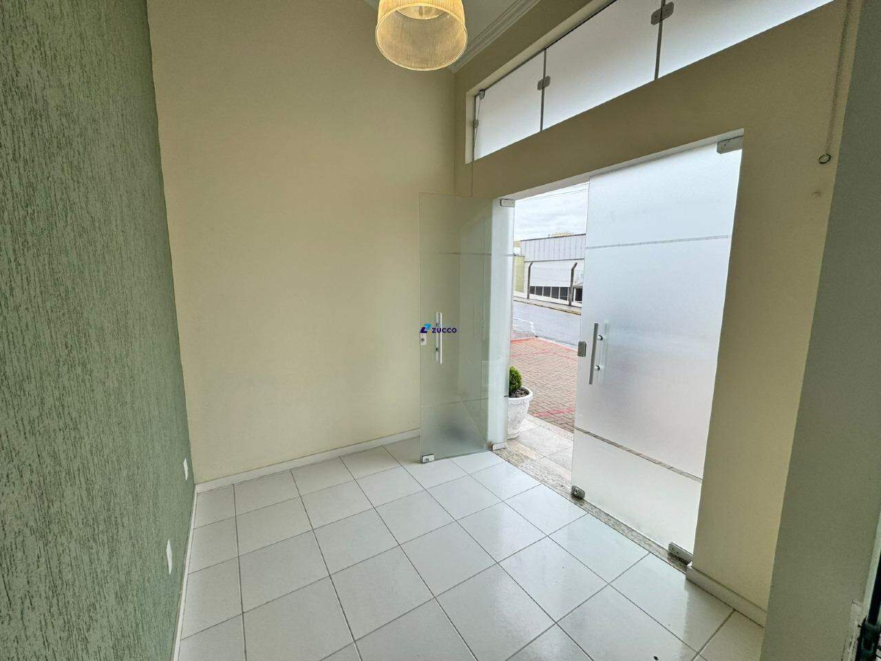 Sala para aluguel no Centro: 