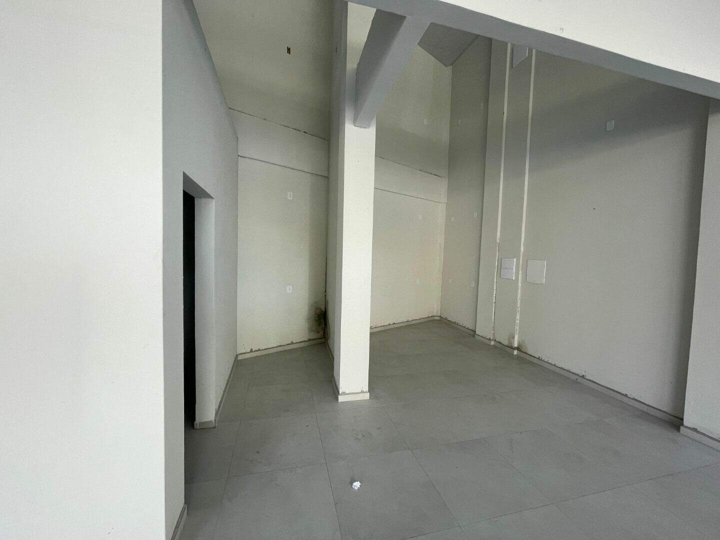 Sala para aluguel no Santa Terezinha: 