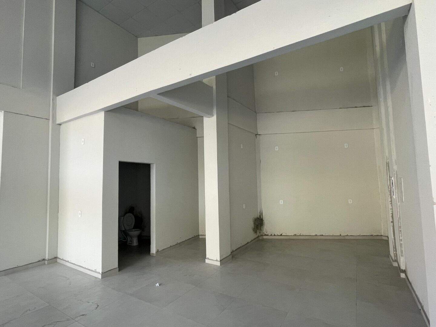 Sala para aluguel no Santa Terezinha: 
