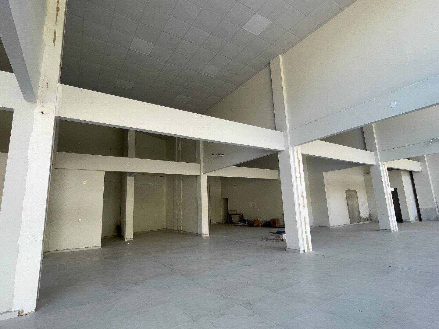 Sala para aluguel no Santa Terezinha: 