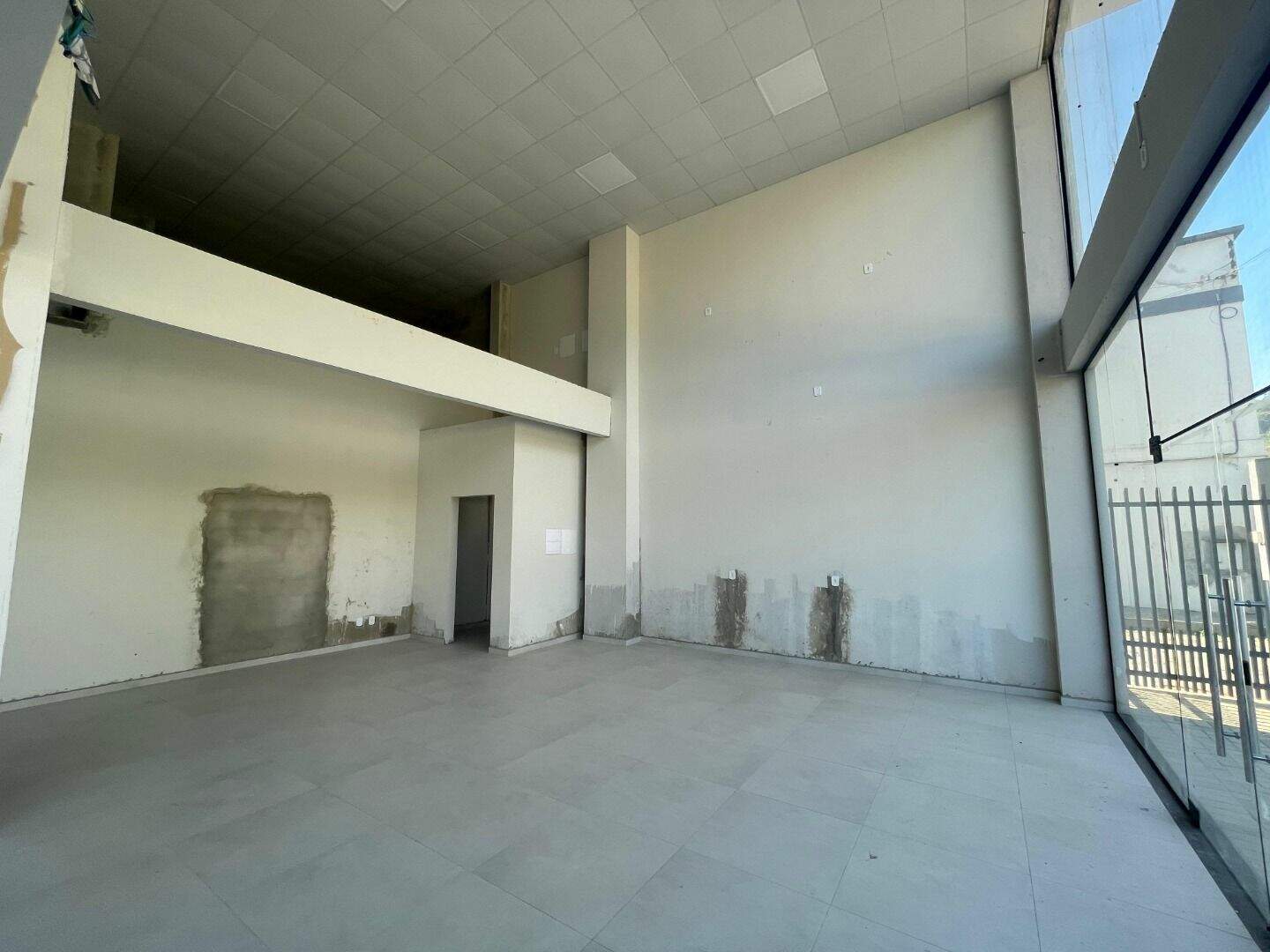 Sala para aluguel no Santa Terezinha: 
