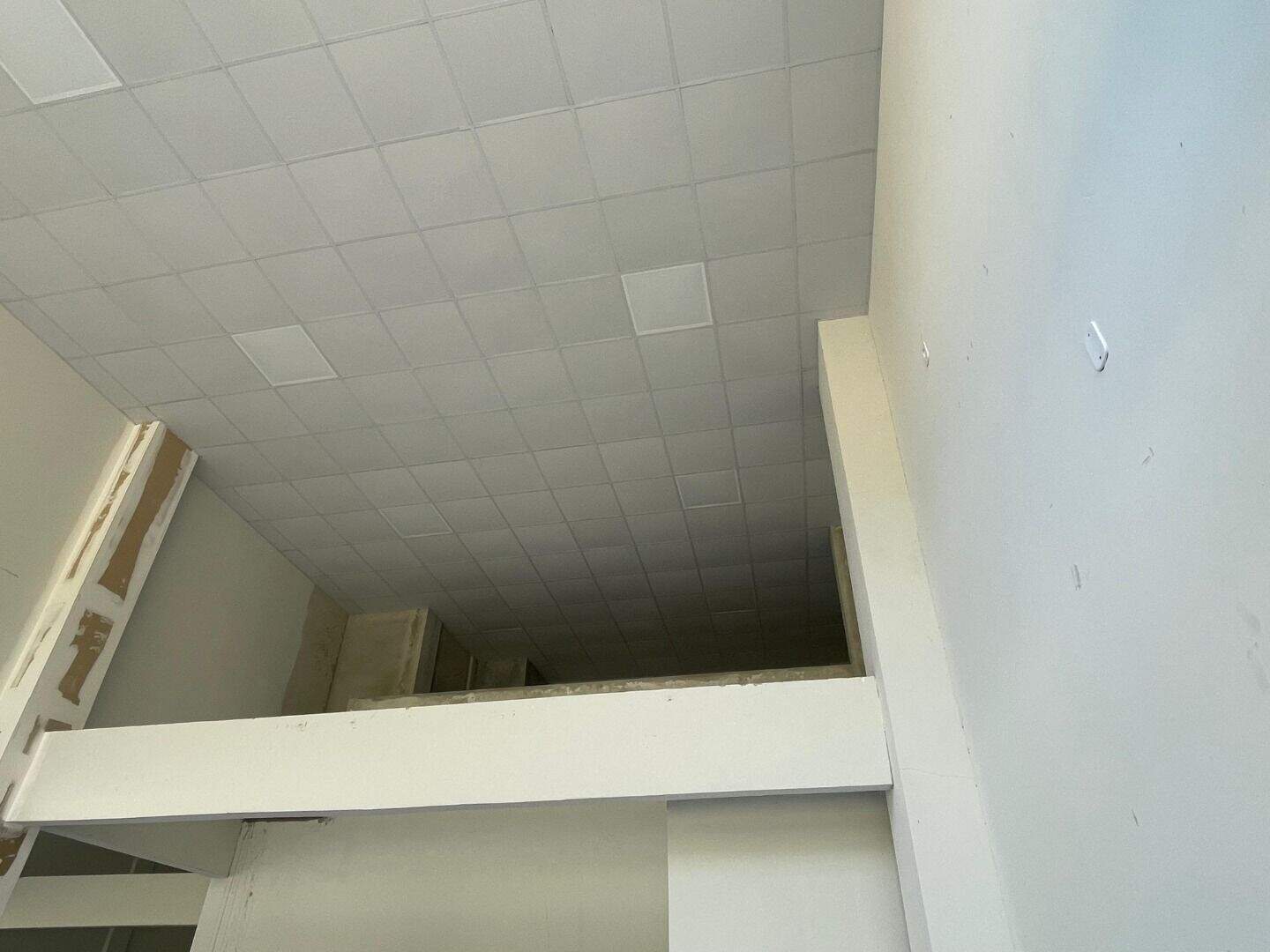 Sala para aluguel no Santa Terezinha: 