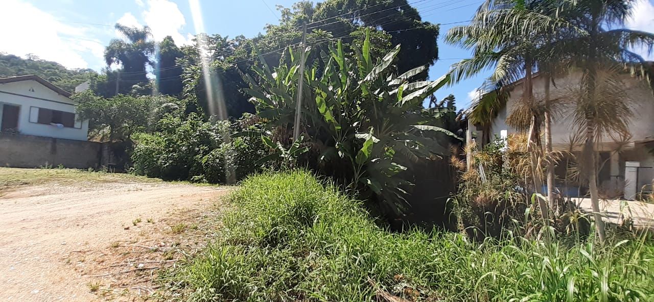 Terreno à venda no Primeiro de Maio: 