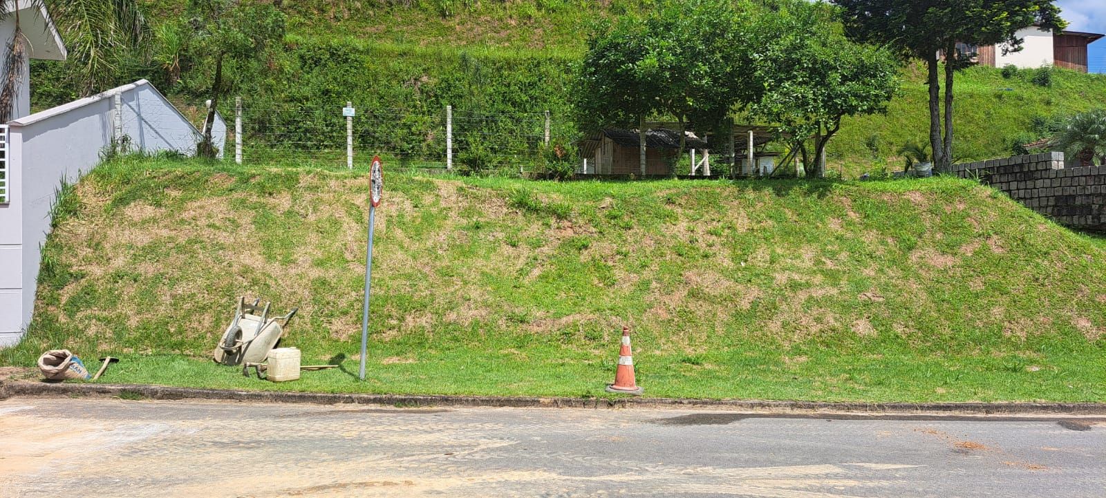 Terreno à venda no Limeira Baixa: 