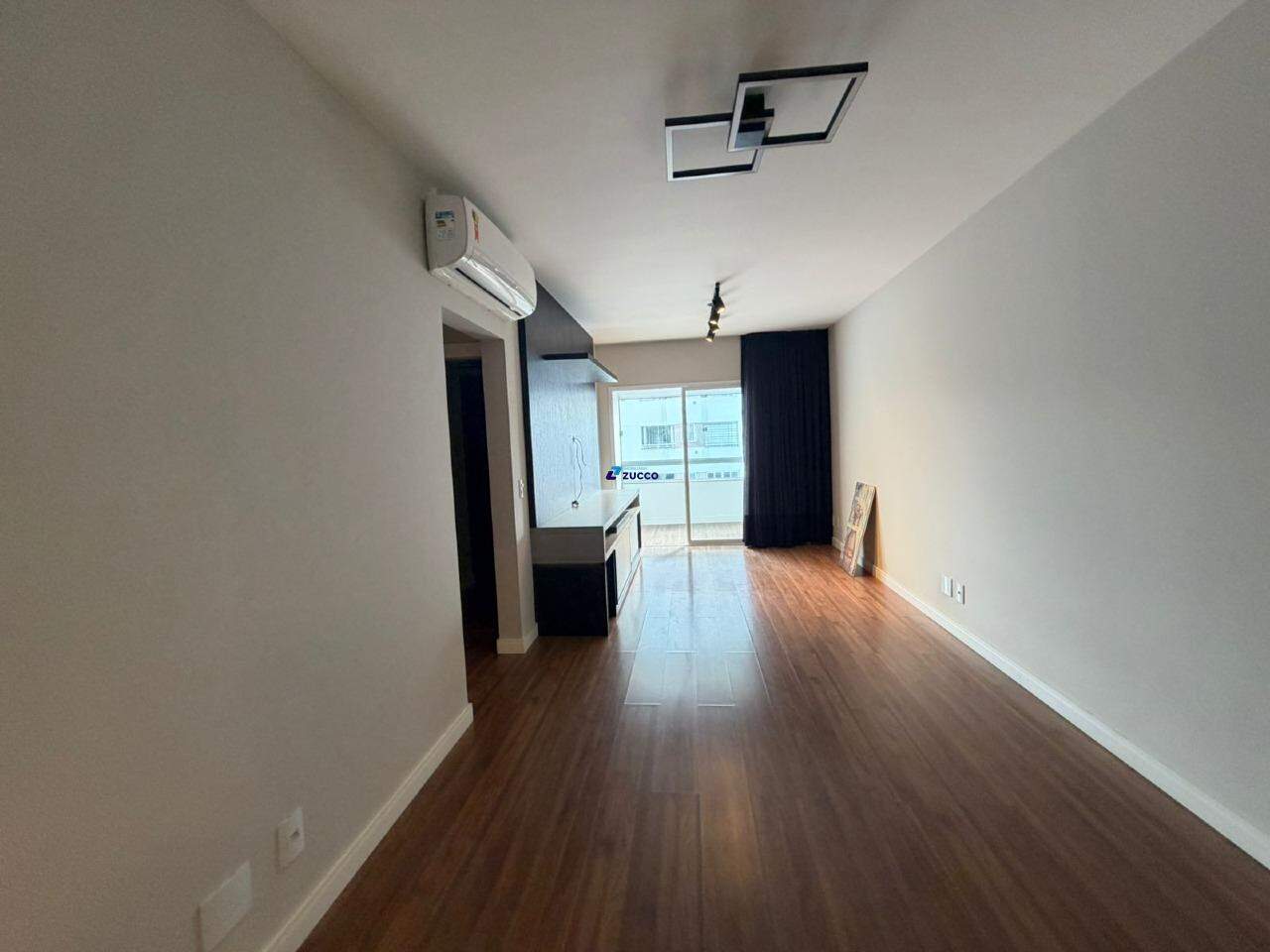 Apartamento à venda no Centro: Sala  c 2 ambientes
