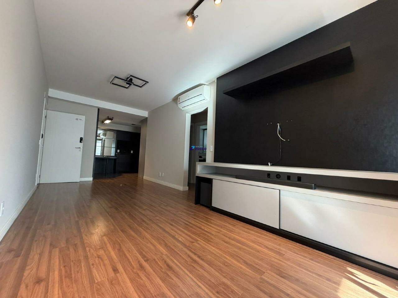 Apartamento à venda no Centro: Sala  c 2 ambientes