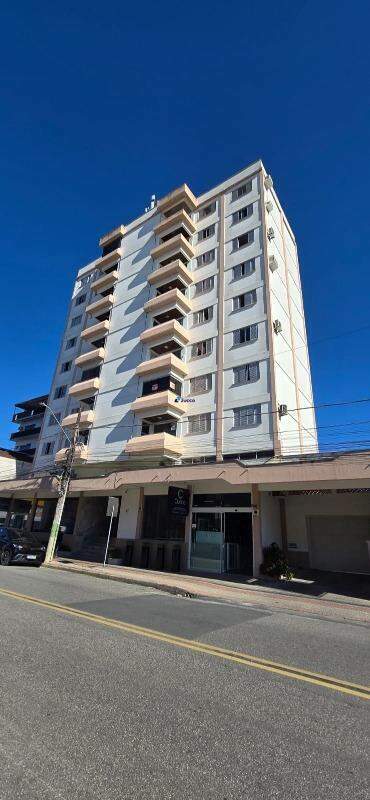 Apartamento à venda no Centro II: 