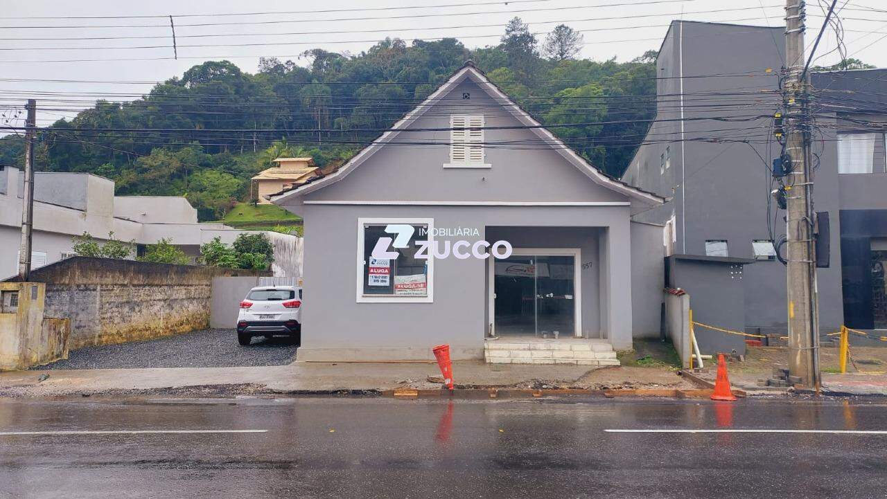 Casa comercial para aluguel no Primeiro de Maio: 