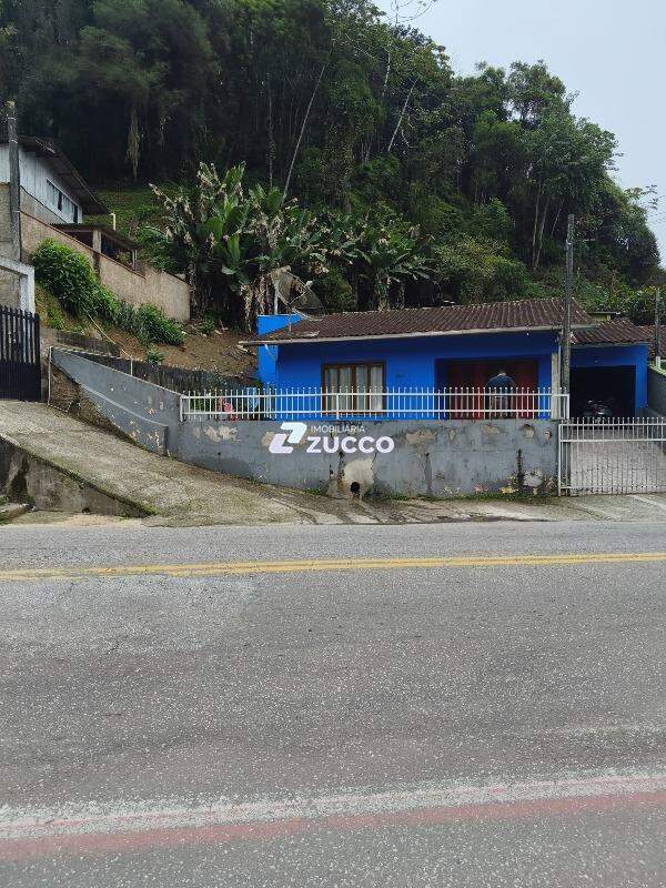 Casa à venda no Primeiro de Maio: 