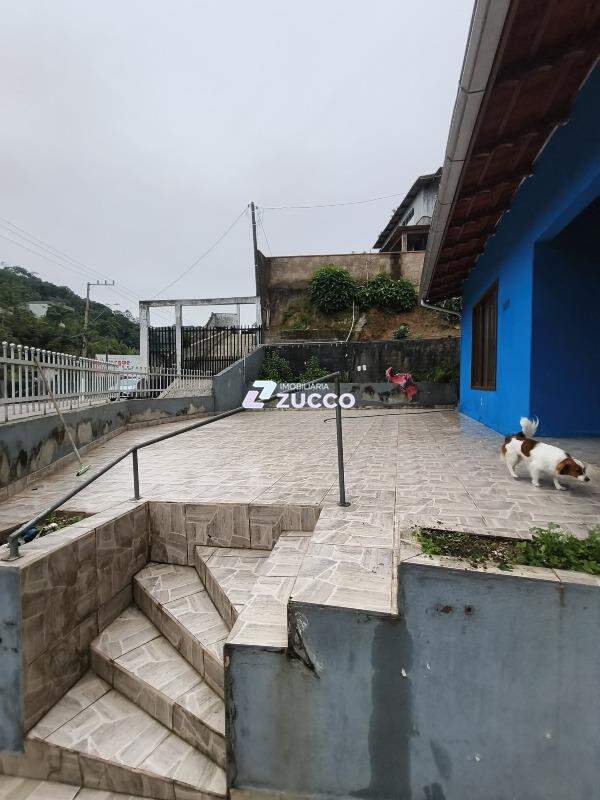 Casa à venda no Primeiro de Maio: 