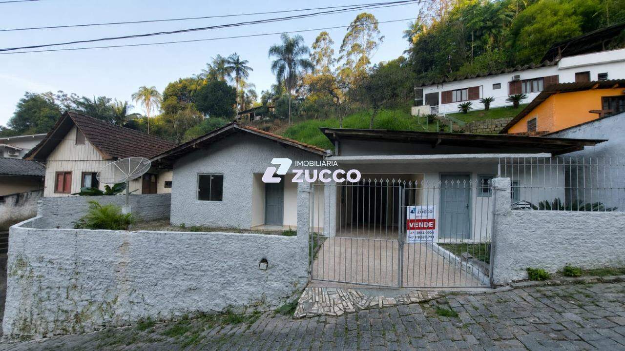 Casa à venda no Primeiro de Maio: 
