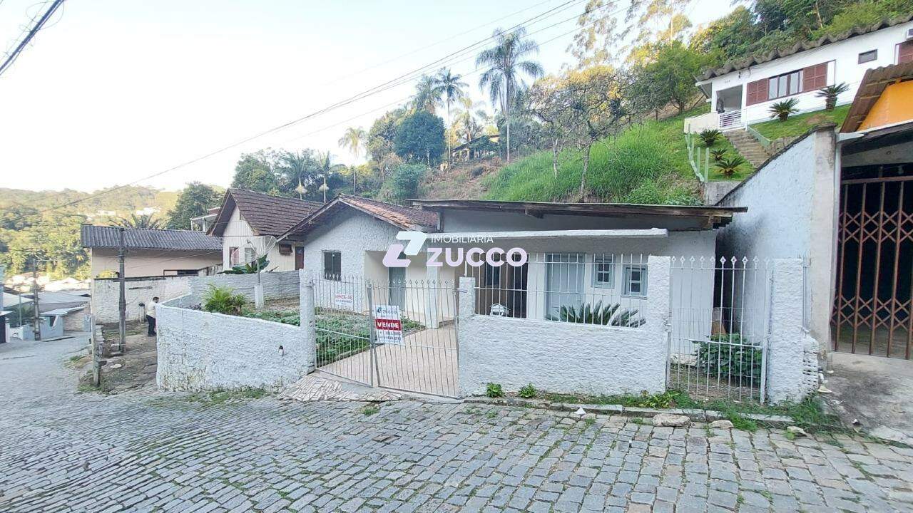 Casa à venda no Primeiro de Maio: 