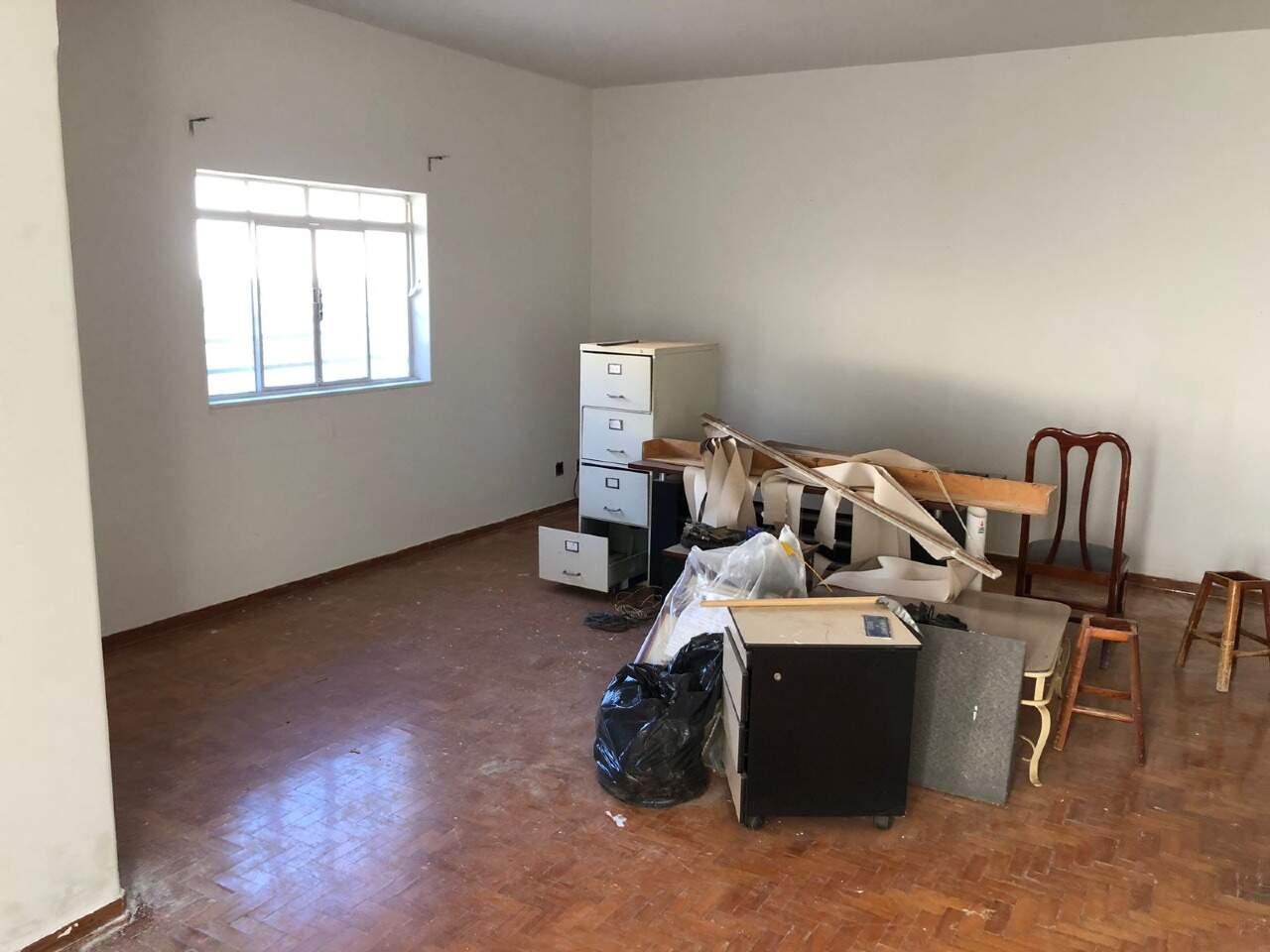 COMERCIAL para aluguel, 6 quartos, 2 suítes, 1 vaga, Estados Unidos - Uberaba/MG