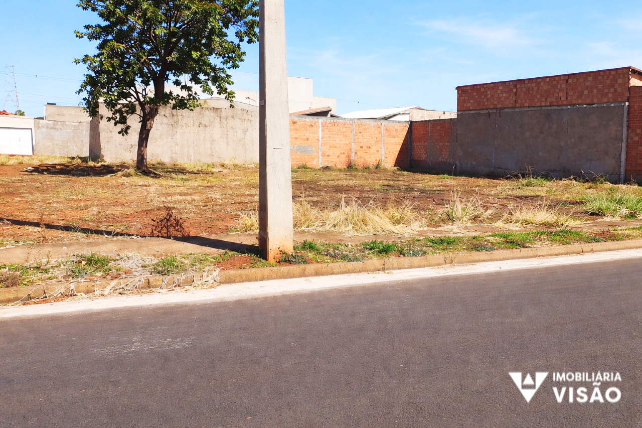 Terreno à venda no PARQUE DAS LARANJEIRAS: 