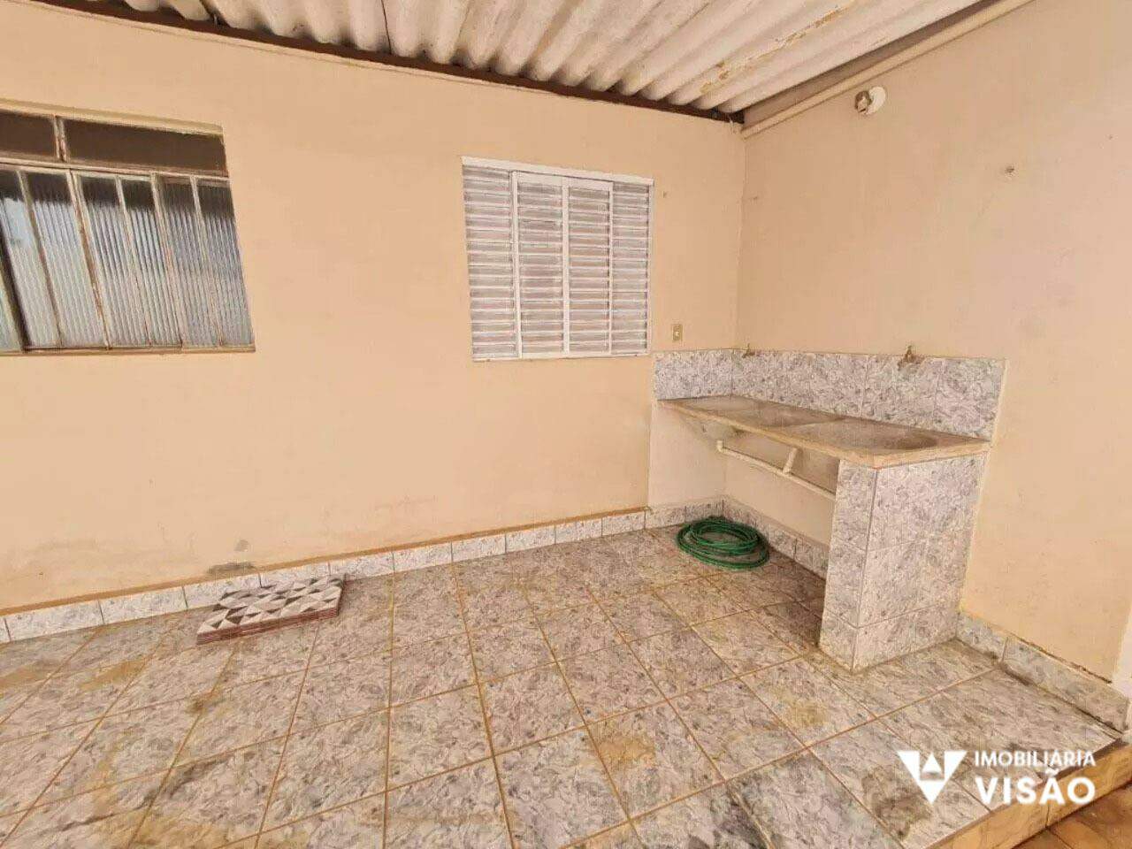 Casa à venda no Conjunto Chica Ferreira: 