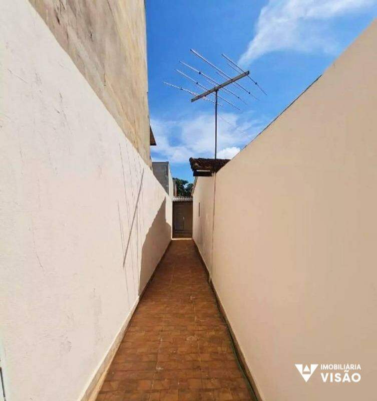 Casa à venda no Conjunto Chica Ferreira: 