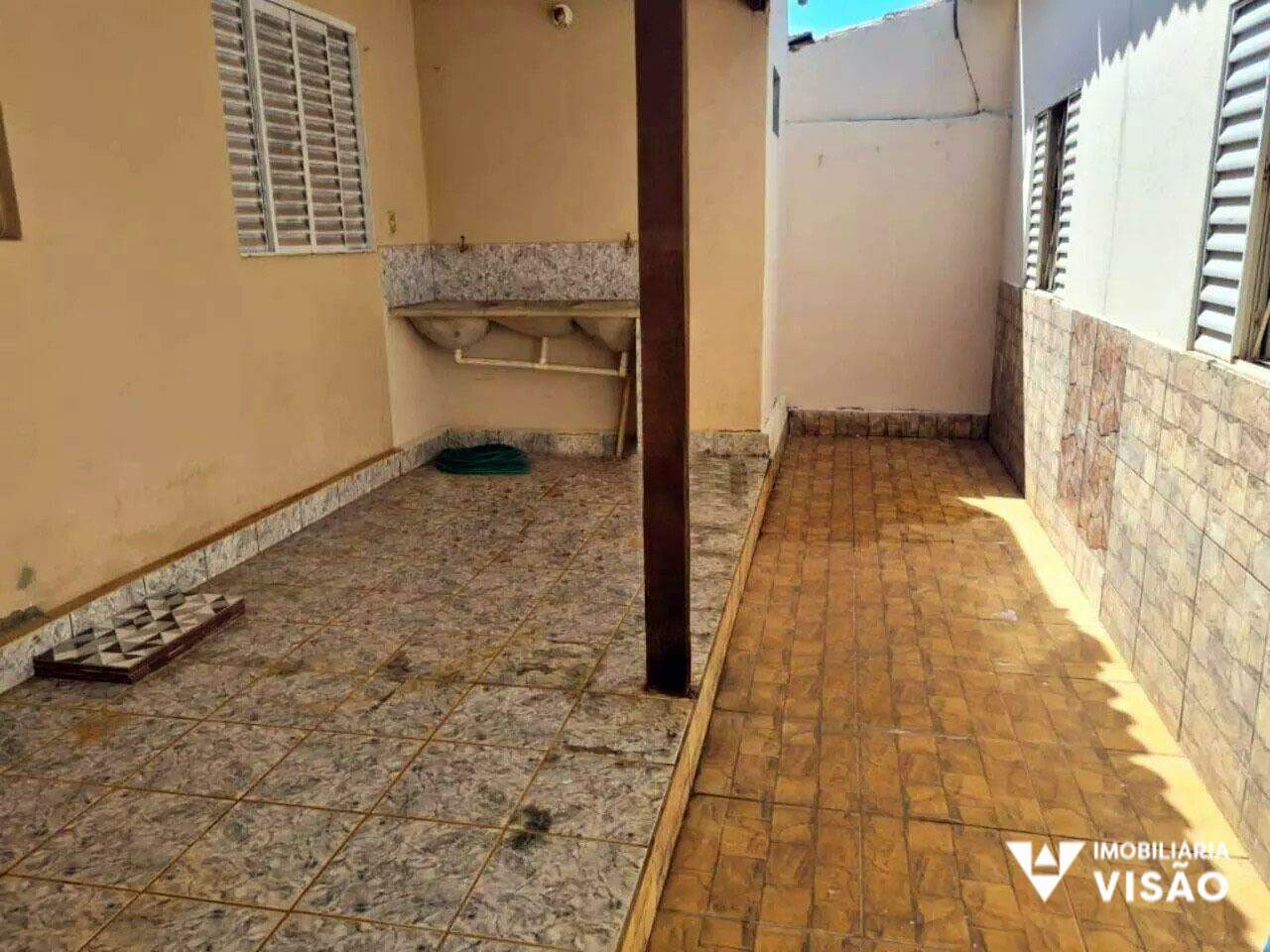 Casa à venda no Conjunto Chica Ferreira: 