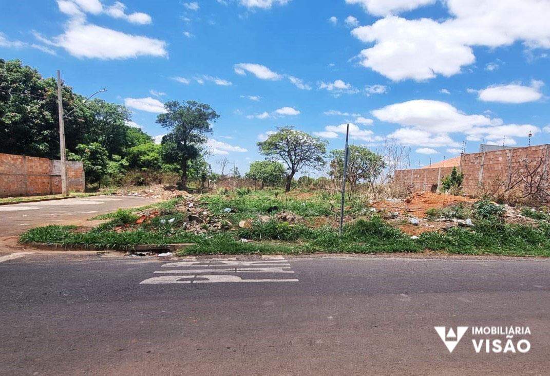 Terreno à venda no Loteamento Antônio Caiado: 