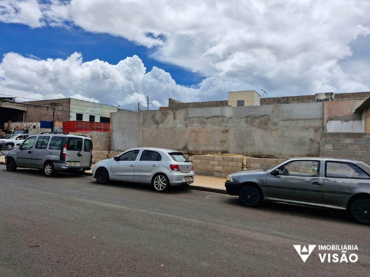 Terreno para aluguel no Jardim Induberaba: 