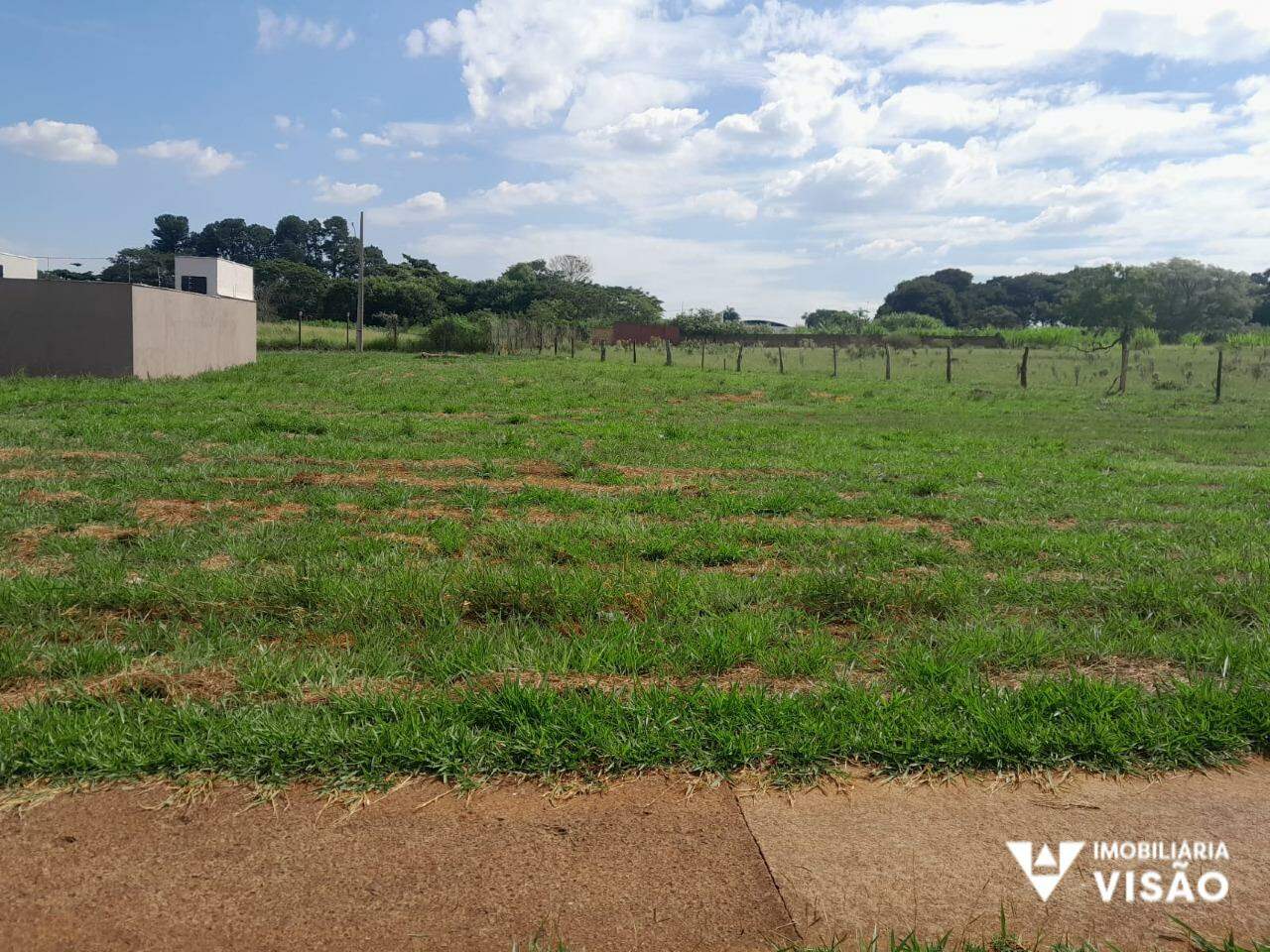 Terreno à venda no Parque das Gameleiras: 