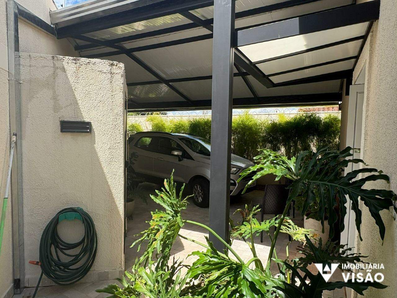 Casa à venda no Beija-Flor: 
