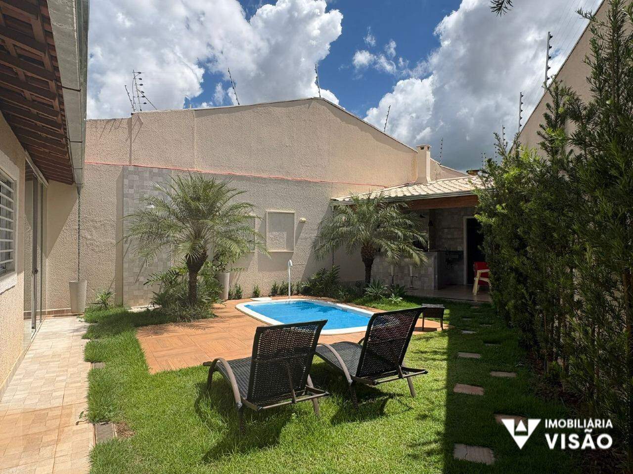 Casa à venda no Beija-Flor: 