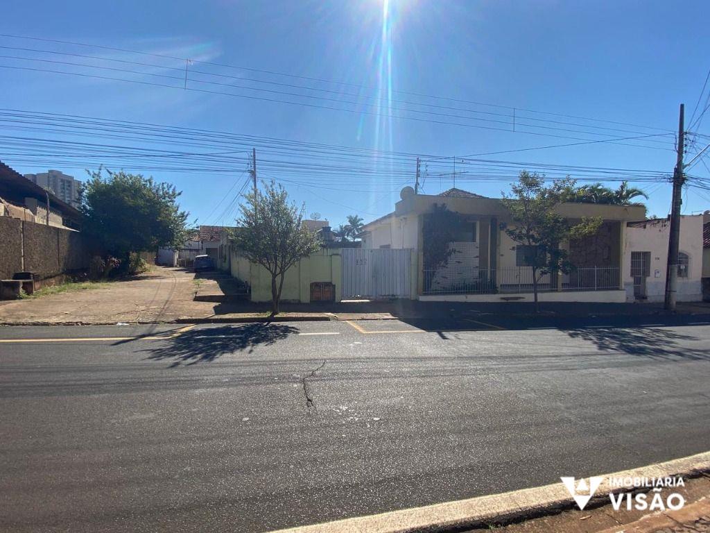 Terreno à venda no Mercês: 