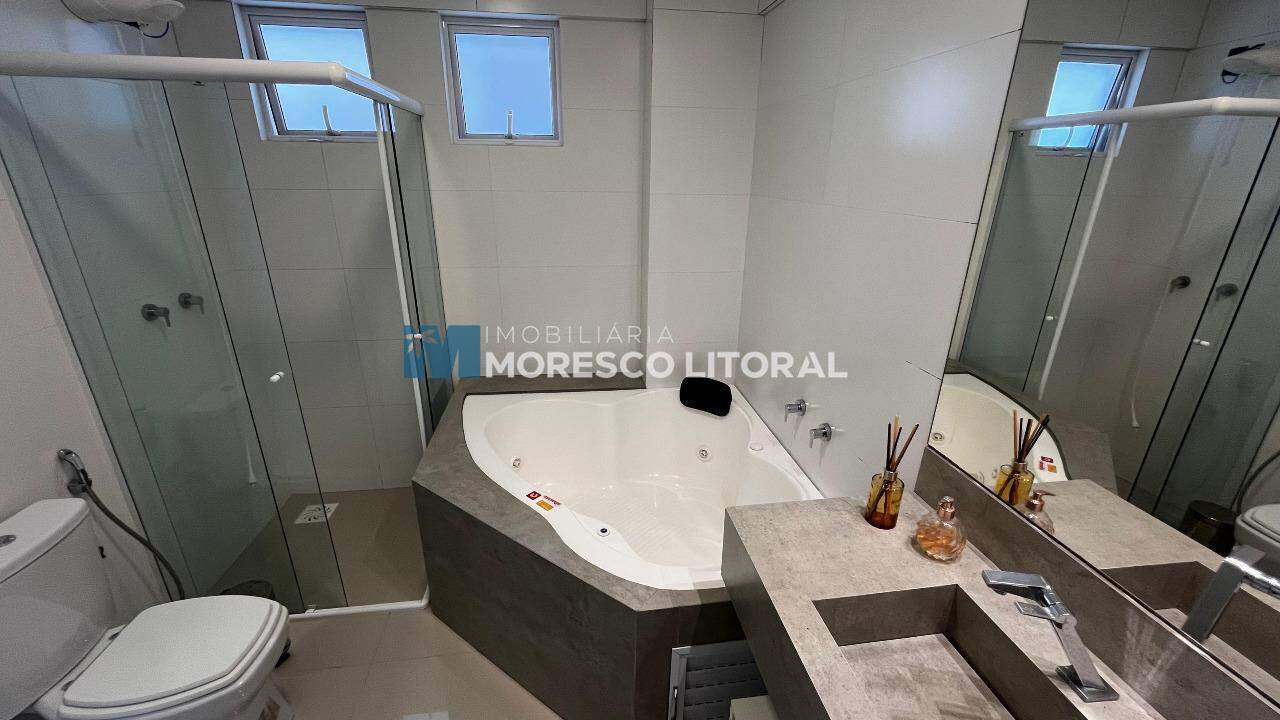 Apartamento à venda no Meia Praia: 