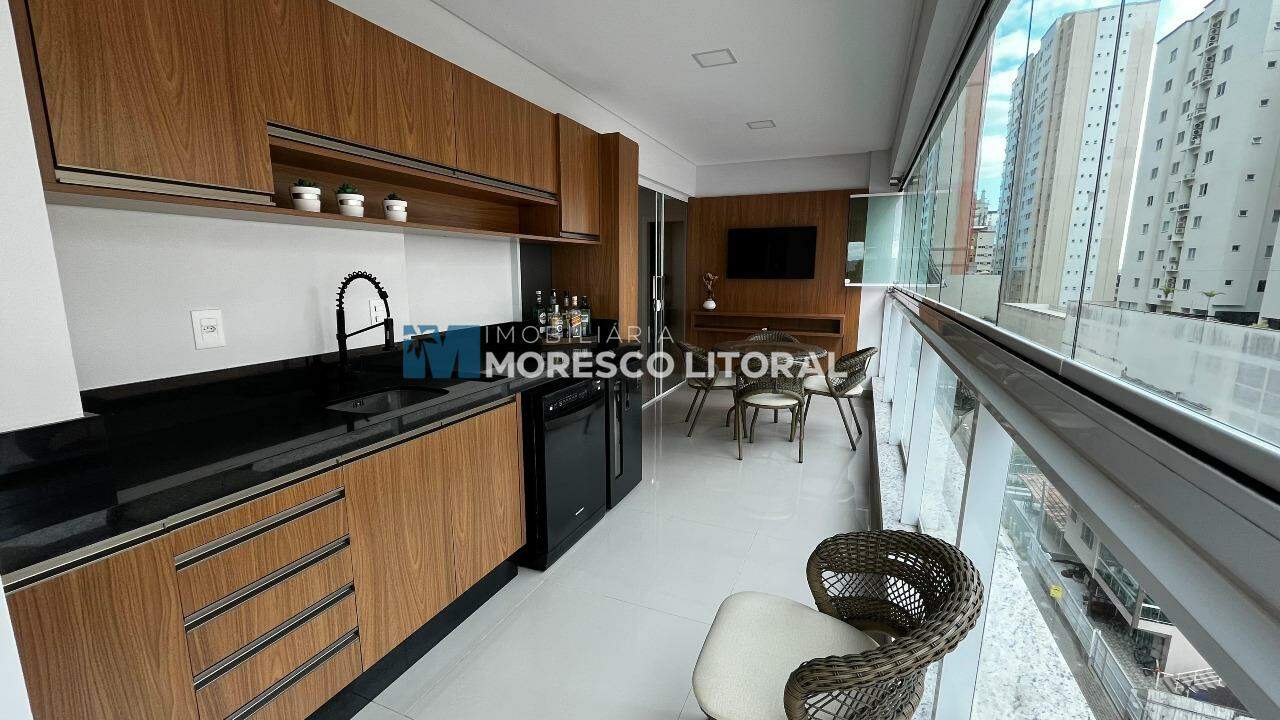 Apartamento à venda no Meia Praia: 