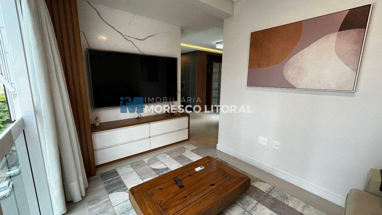 Apartamento à venda no Meia Praia: 