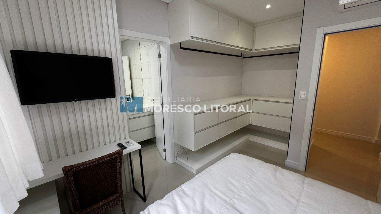 Apartamento à venda no Meia Praia: 