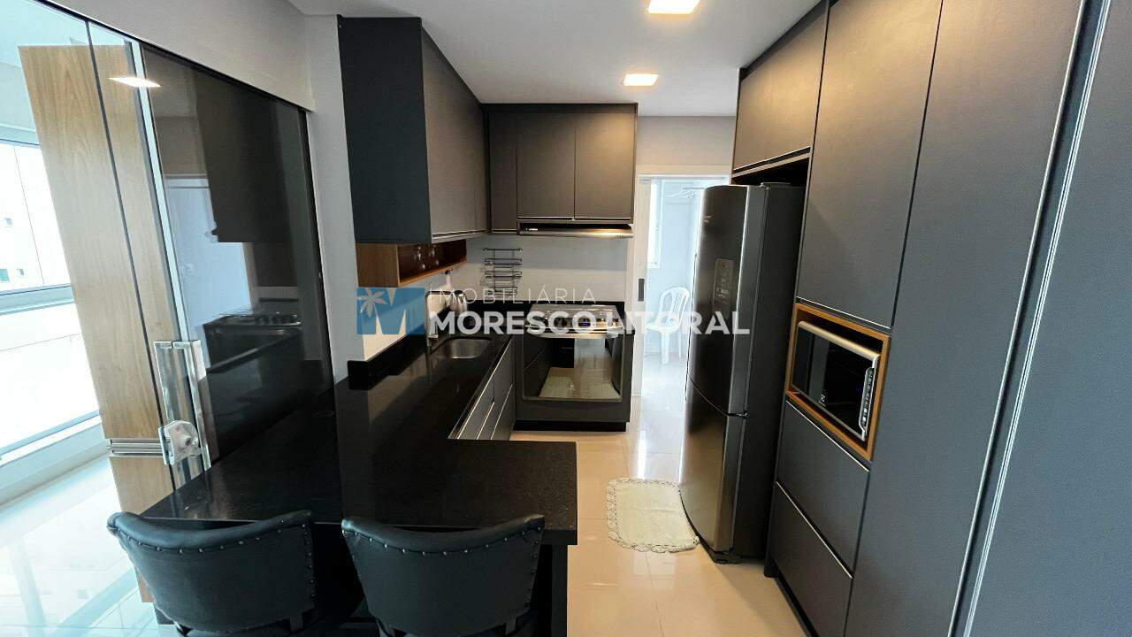 Apartamento à venda no Meia Praia: 