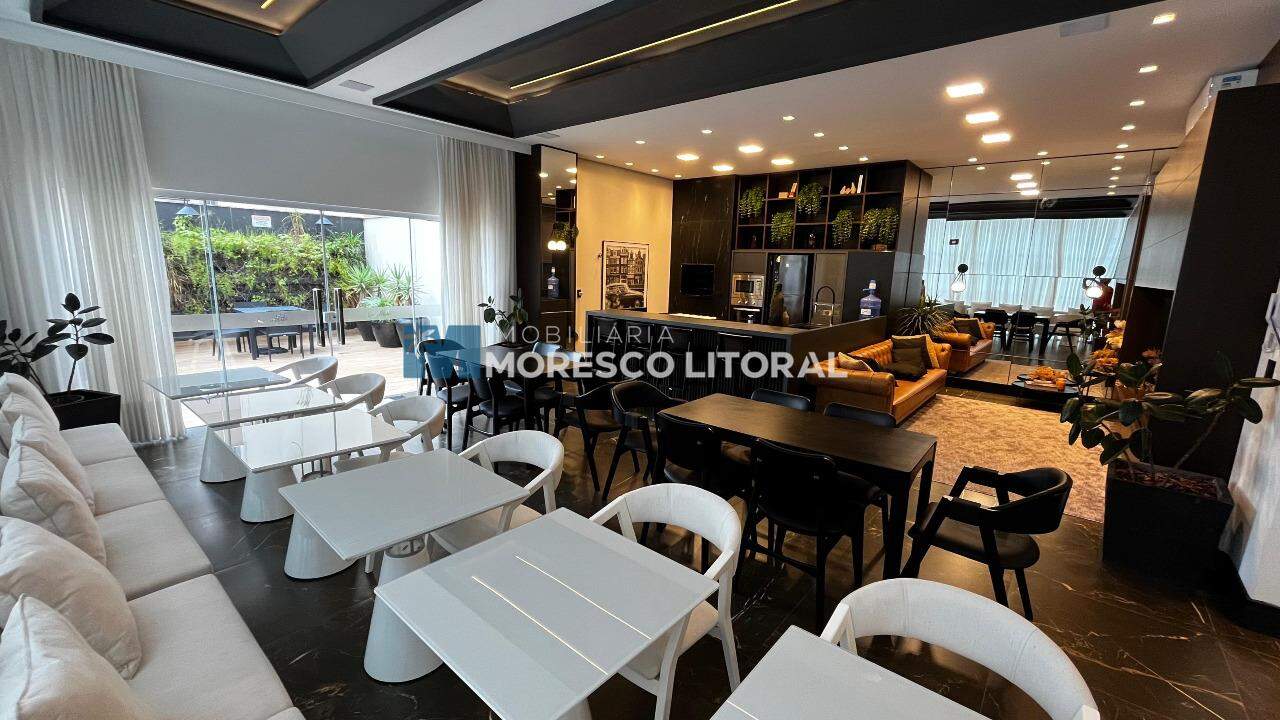 Apartamento à venda no Meia Praia: 